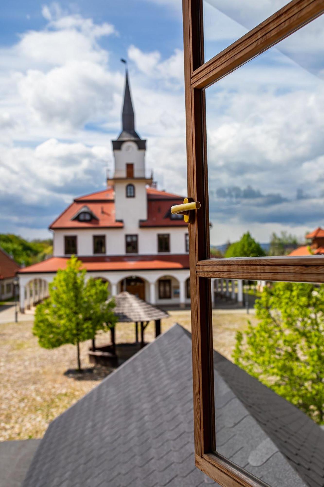 Hotel Nova.Galicja à Nowy Sącz Extérieur photo